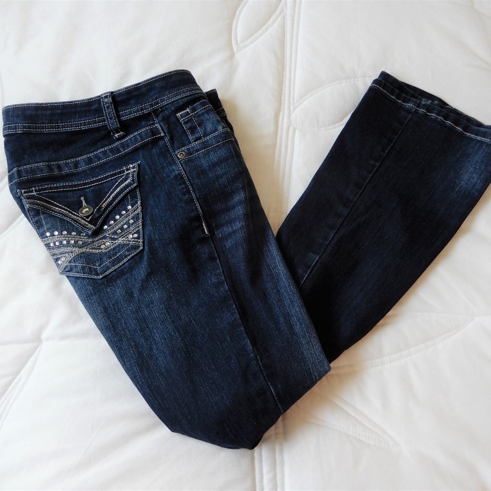 APT. 9 boot cut women’s jeans in size 2P